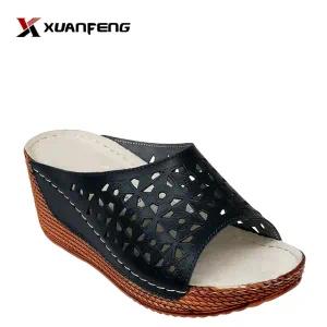 Popular Comfortable Leisure Women′s Leather Slipper