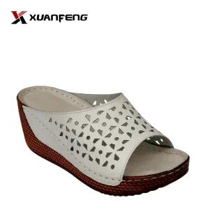 Popular Comfortable Leisure Lady′s Leather Slipper